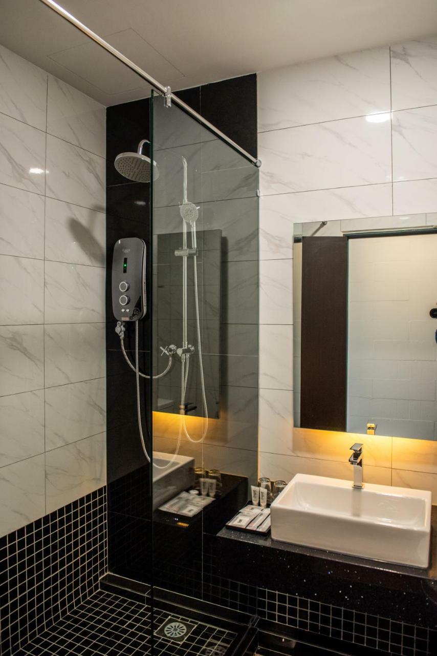 O&G Hotel Parit Buntar Kültér fotó
